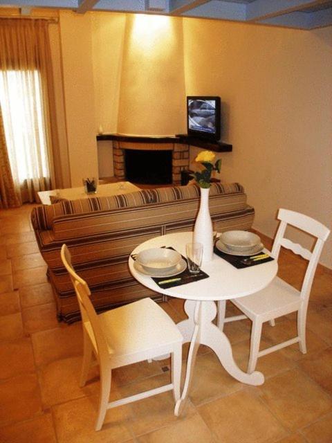 Giogarakis Suites إليوناس الغرفة الصورة